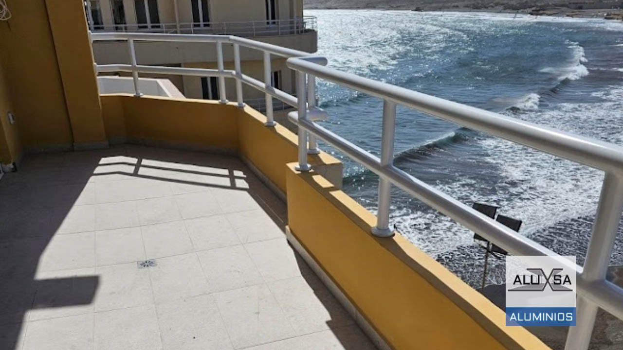 Barandillas blancas para balcones – Tenerife