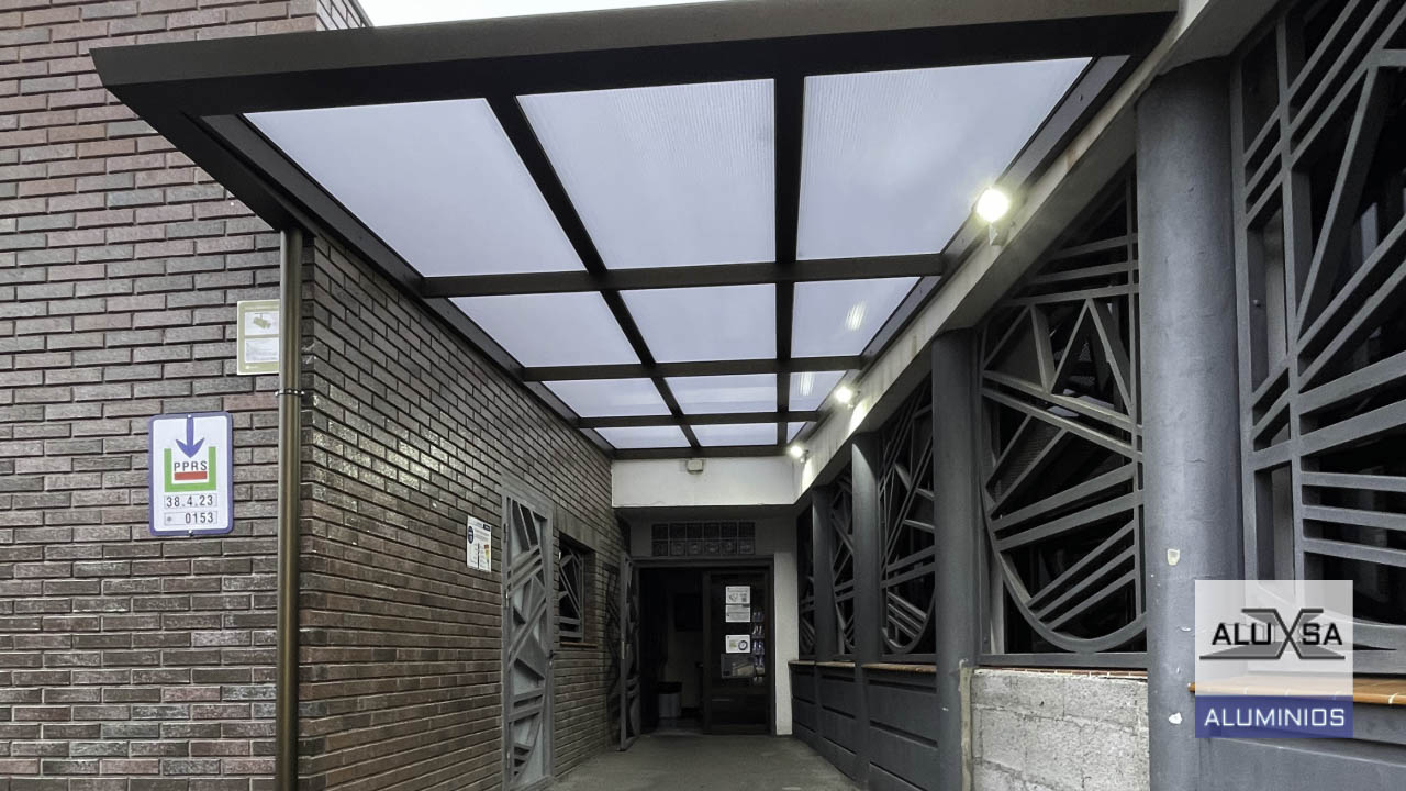 Cubierta Traslúcida de Policarbonato – Tenerife