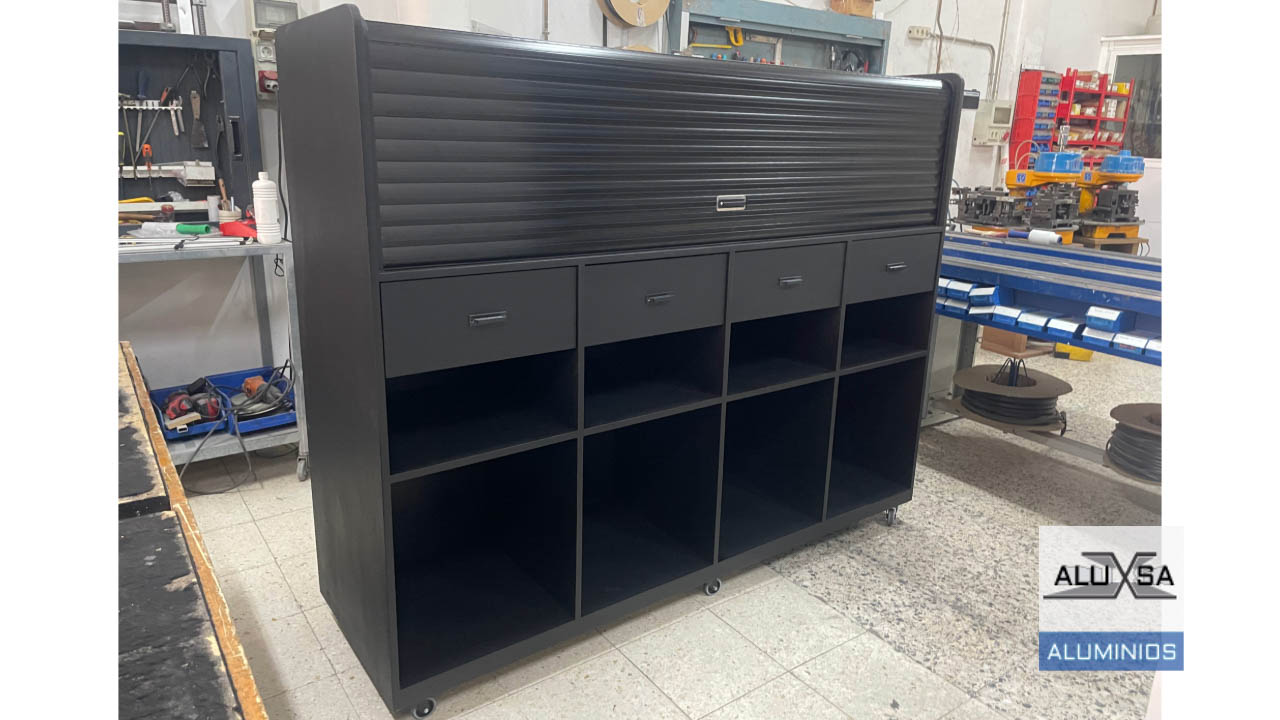 Mueble Auxiliar de Madera con Persiana Metálica – Tenerife