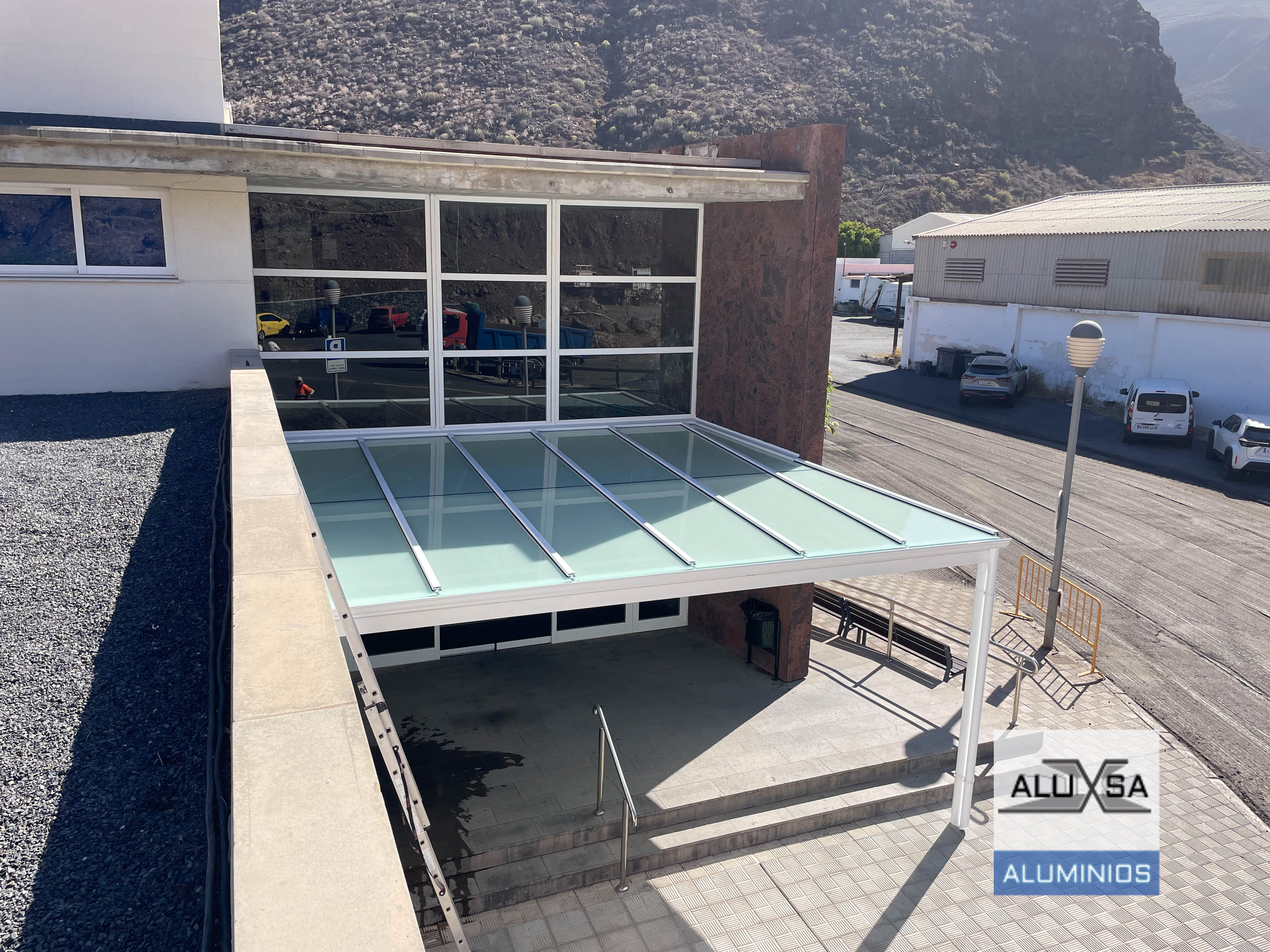 porche de aluminio y cristal gomera 53